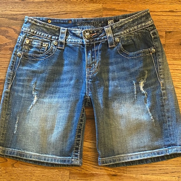 MISS ME SHORTS - Picture 2 of 6